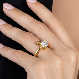 Anel Dourado Solitário Coração em Zircônia